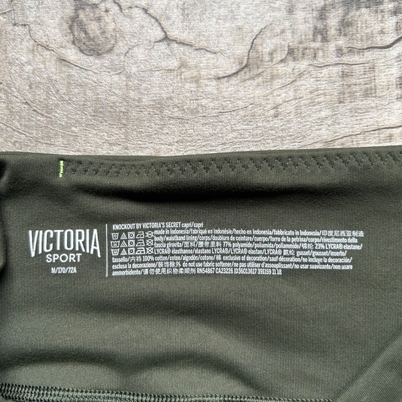 Victoria's Secret Sport Knockout Army Khaki Green Capri Cut Out Mesh Leggings M - Picture 8 of 13